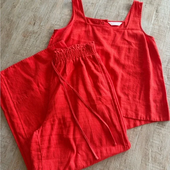 Red Sleeveless Top and Pants Set - Picture 1 of 5